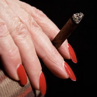 Курящие женщины разбивают сердце